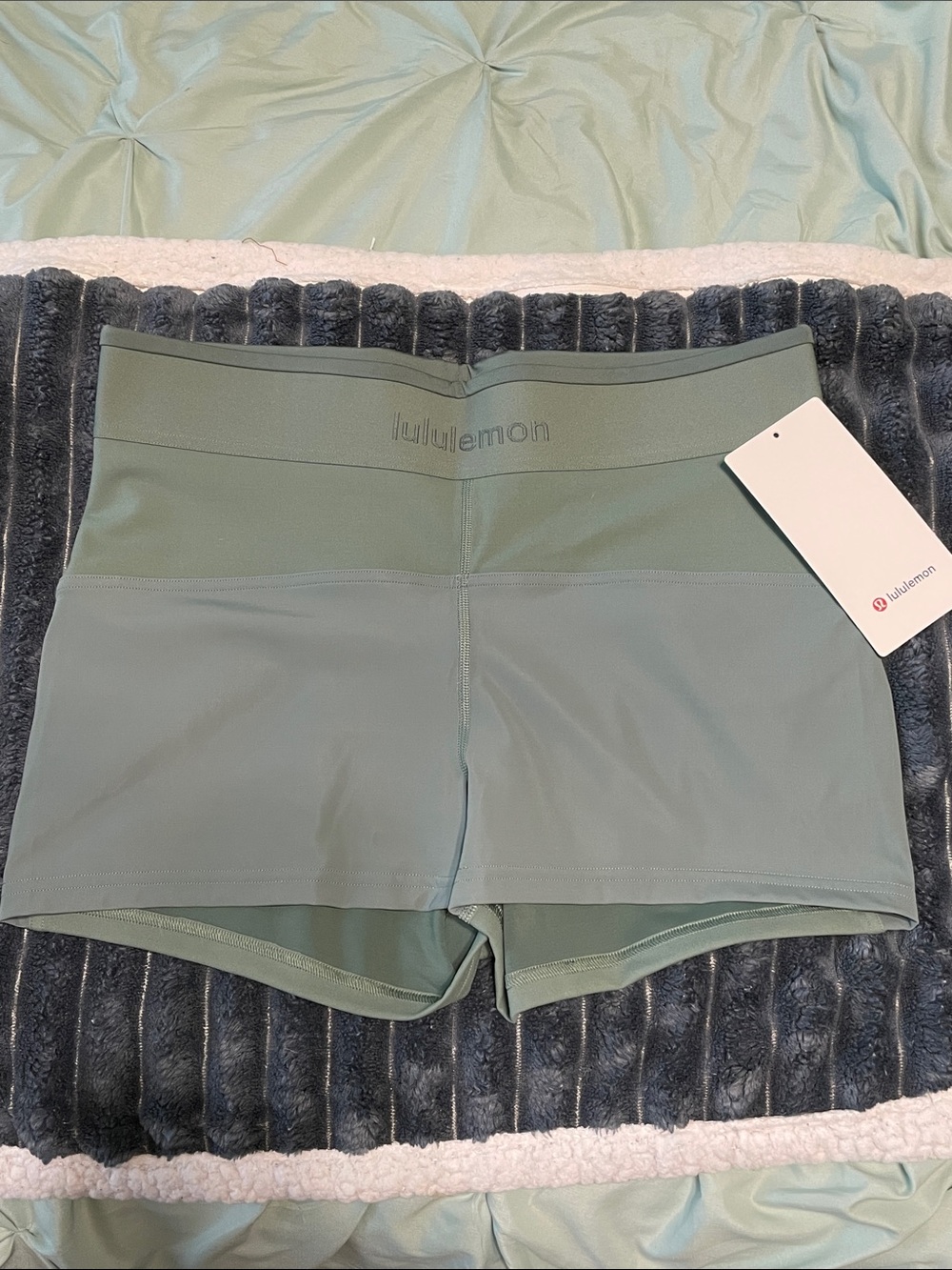 Lululemon NWT License to Train HR 2” Logo Shorts Womens Size 12 Grey Eucalyptus - Picture 5 of 10